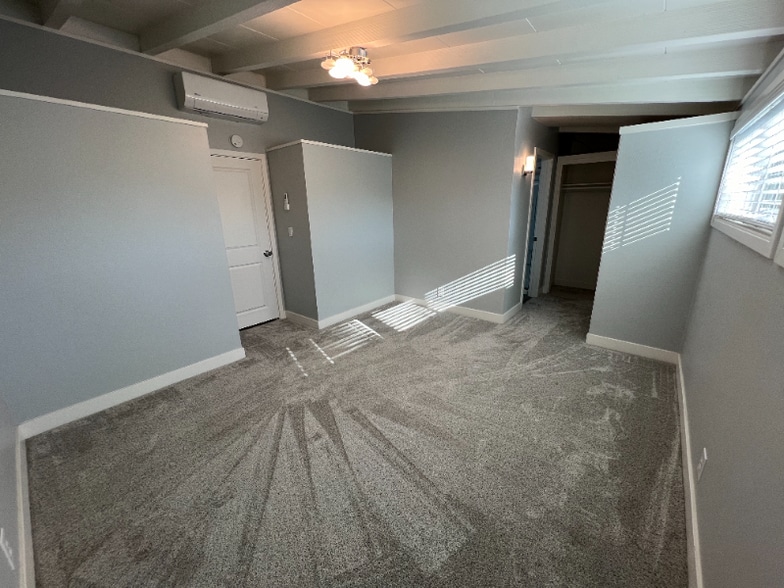 Building Photo - 742 Lakebird Dr