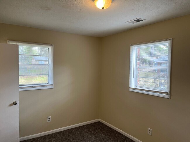 Building Photo - **AVAILABLE NOW**4 Bedroom / 1.5 Bathroom Home for Rent in East Columbus, GA***