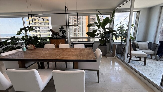 Building Photo - 1541 Brickell Ave