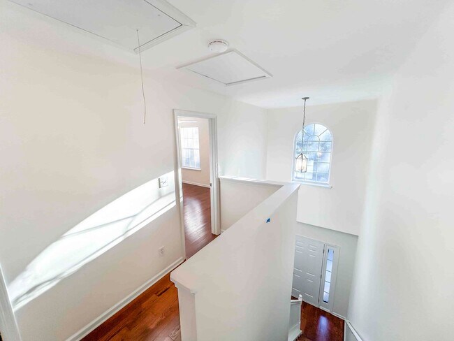 Building Photo - Fantastic 3 BR/2.5 BA Traditional on Full Unfinished Basement in Austell!