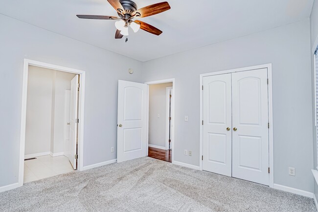 Building Photo - 105 Woodside Cir