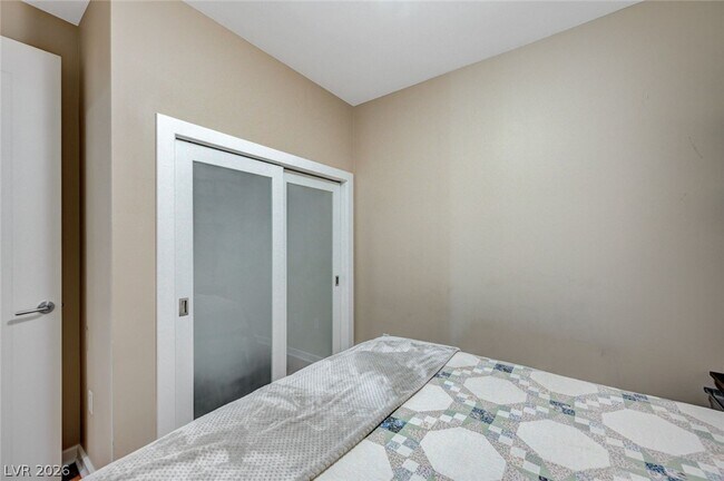 Building Photo - 4575 Dean Martin Dr