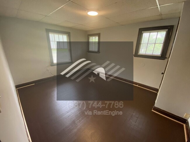 Building Photo - 500 W Parkwood Dr