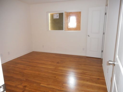 Building Photo - 2 bedroom 1.5 bathroom townhouse
