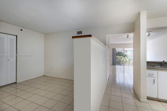 Building Photo - 2660 SW 37th Ave