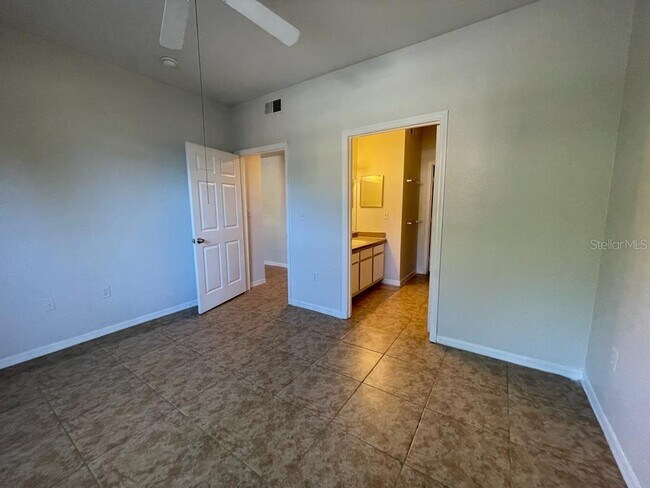 Building Photo - 6033 Westgate Dr