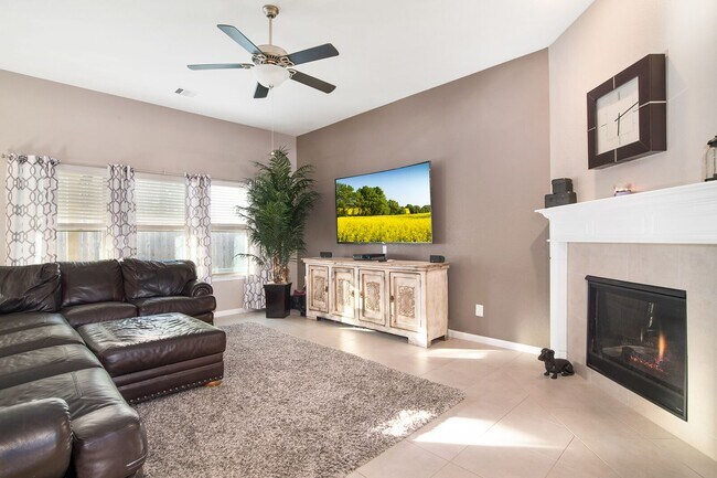 Building Photo - 7631 Willow School Dr