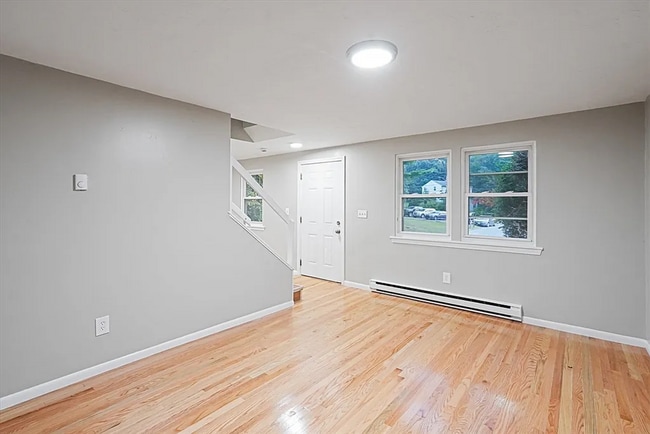 Building Photo - Modern, Cozy 2BR Home with Basement & Park...