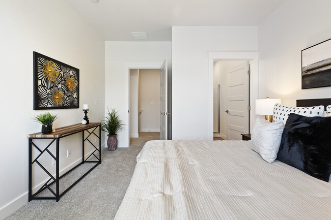 Building Photo - 6238 S Astrantia Ln