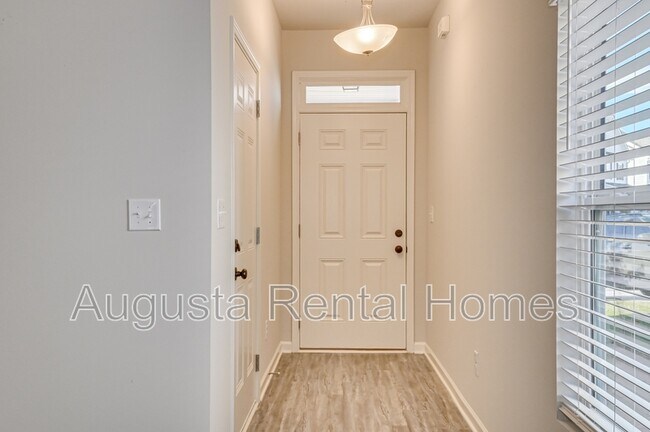 Building Photo - 301 Claudia Dr