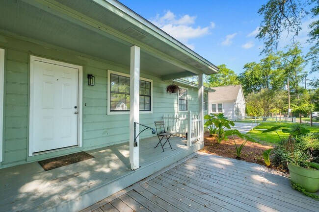 Building Photo - Franklin Park Duplex
