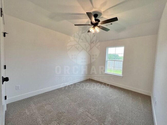 Building Photo - Siloam Springs- Single-Family Home- Spacio...