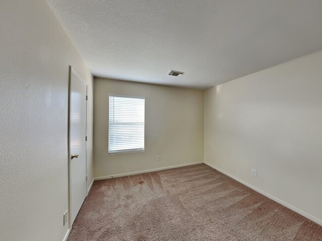 Building Photo - 1818 Day Lily Way