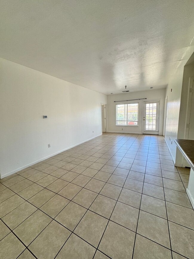 Building Photo - 4 Bedroom Master Suites at The Edge at Reno - Walking Distance to UNR