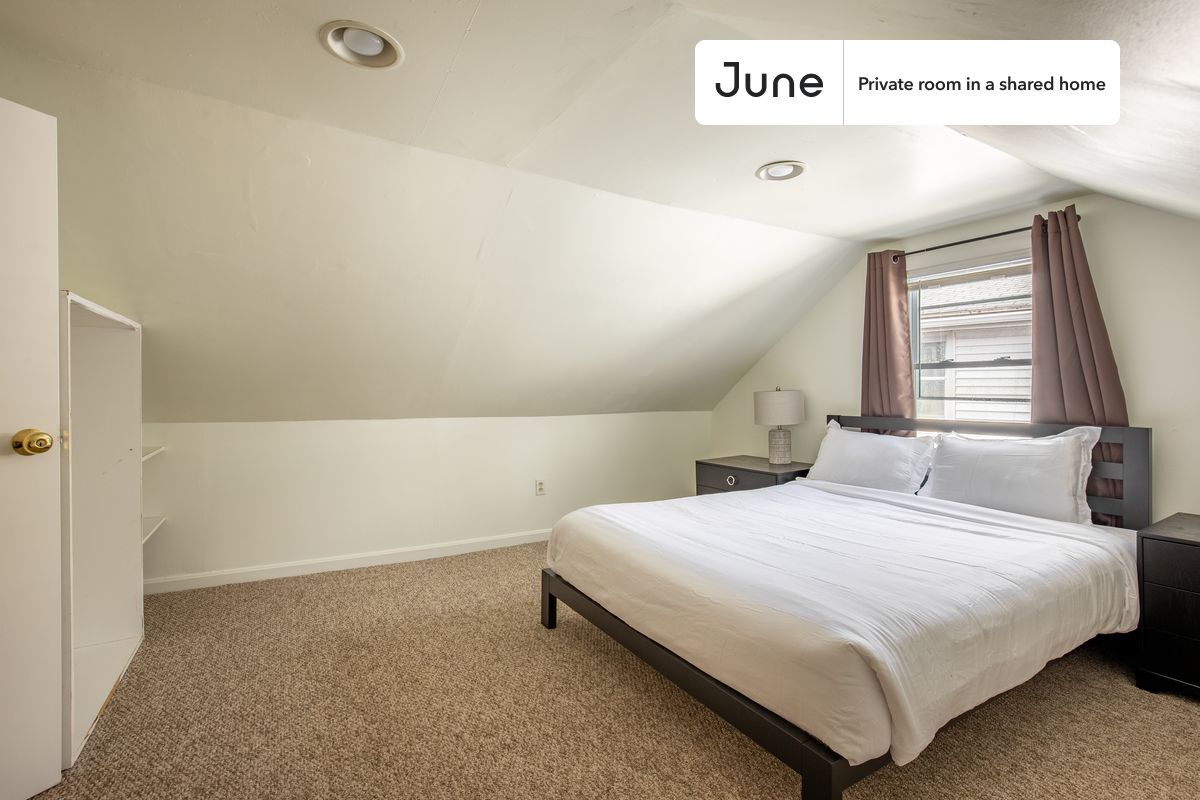 Building Photo - Room in Shared 5 bed/2 bath home