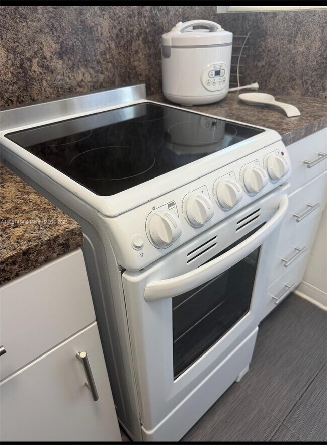 Building Photo - 1060 Pennsylvania Ave