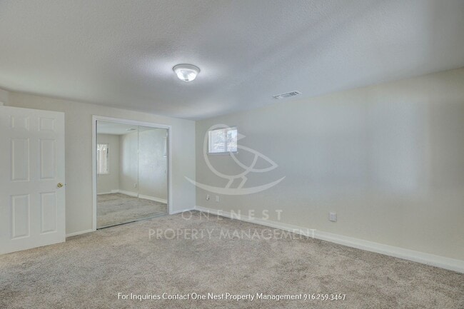Building Photo - Tahoe Park Bugalow, move in ASAP