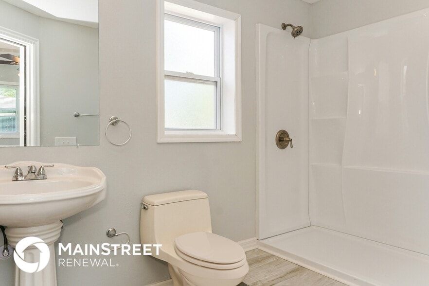 Building Photo - 165 Tiki Dr