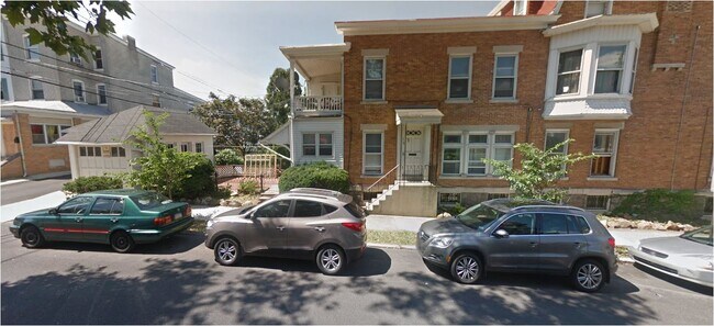 Building Photo - 1602 W Chew St