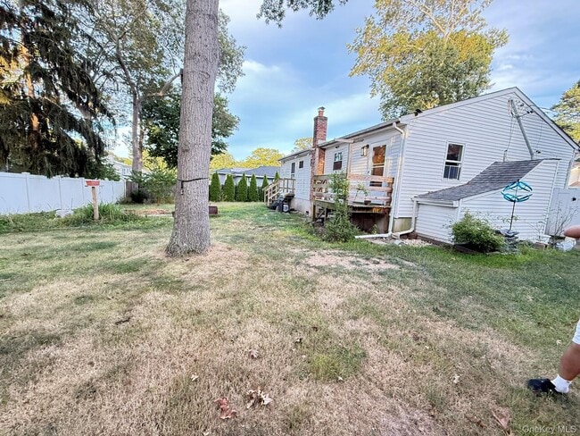 Building Photo - 133 Moriches Ave