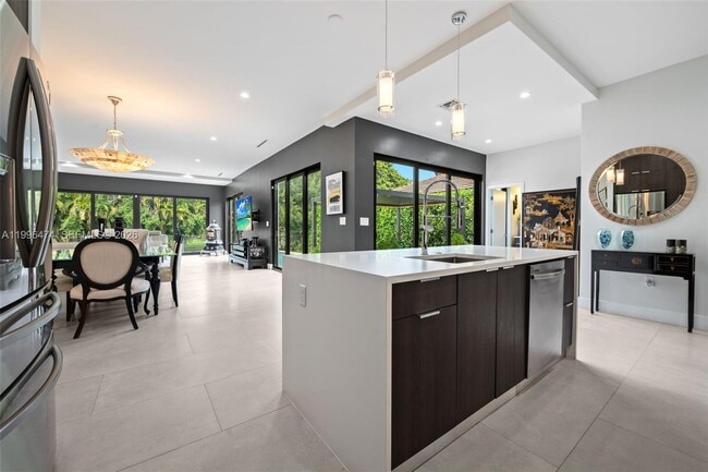 Building Photo - 5735 SW 35th St