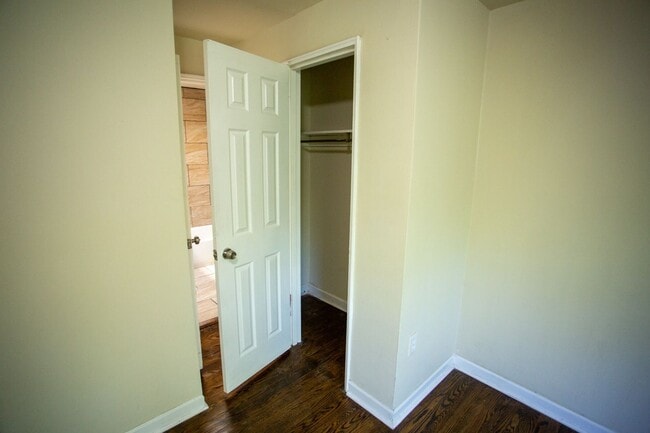 Building Photo - NEWLY RENOVATED 1 BEDROOM APARTMENT - 6430 1/2 TULIP ST