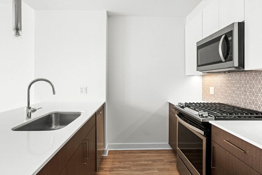 Building Photo - 1342 S Michigan Ave