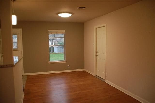 Building Photo - 1133 Valley View Dr