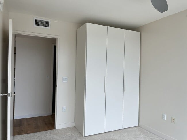 Building Photo - Symphony - 2 bedroom, 2 baths Condo, with 2 parking stalls - Avail now!