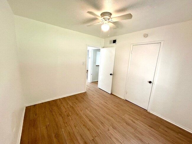 Building Photo - 520 Prado St