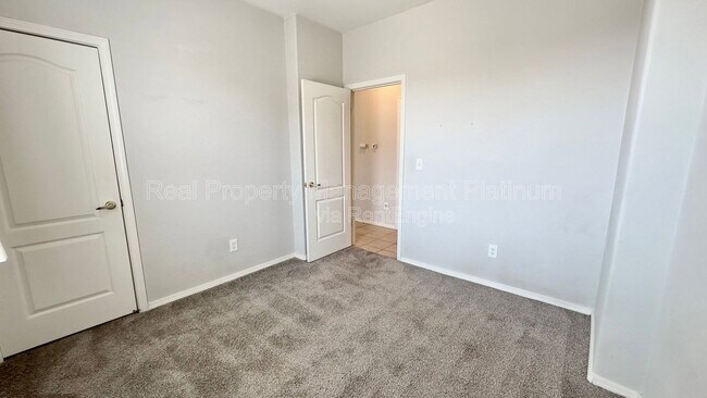 Building Photo - 643 W Casanova Ln
