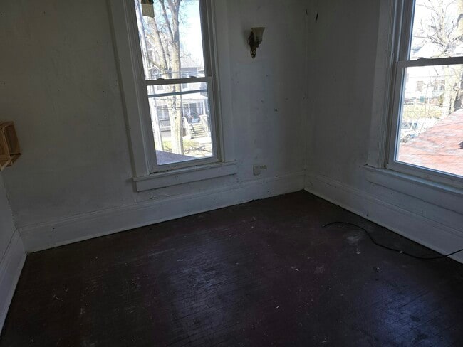 Building Photo - 1806 N Peoria Ave