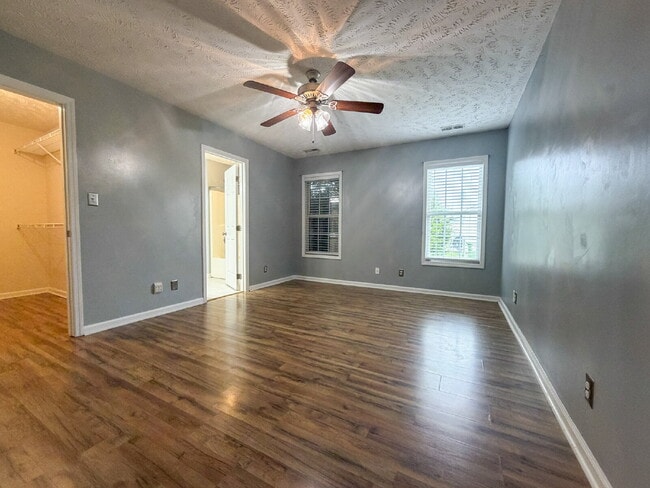 Building Photo - 162 Cavalier Dr