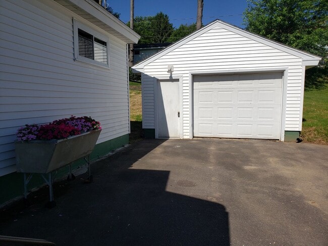 Building Photo - 3 bed 1.5 bath single family home in Wausau