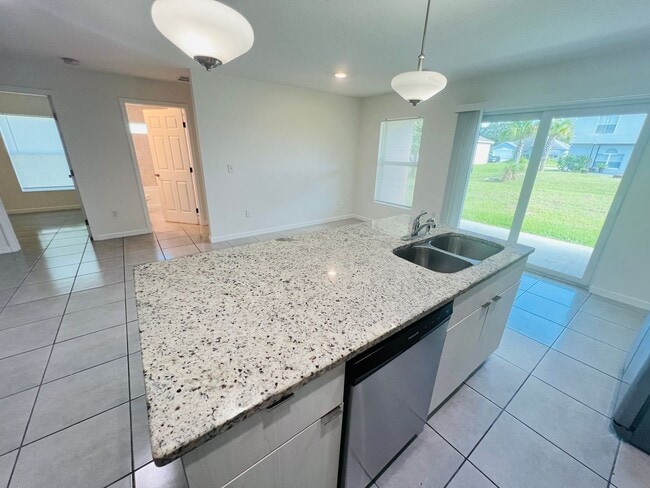 Building Photo - GORGEOUS 4 Bedroom/ 2 Bathroom in Palm Bay!!