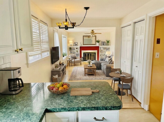 Building Photo - 65 Barbara Ln