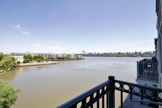 Building Photo - 340 The Promenade