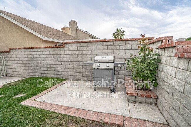 Building Photo - 28552 Avocado Pl