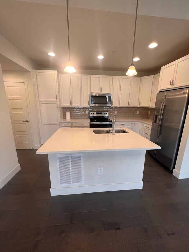 Building Photo - NEW BUILD 4 Bed 3.5 Bath Townhome In Superior-Available Now!