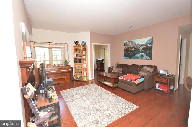 Building Photo - 3912 Penderview Dr