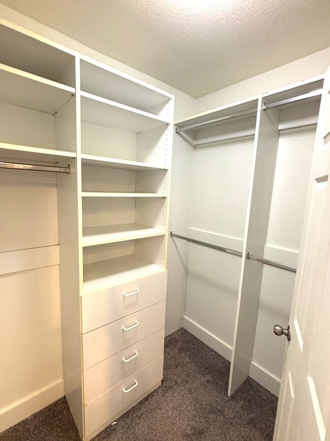 Building Photo - Your Dream Home Awaits in Summit Park – Br...