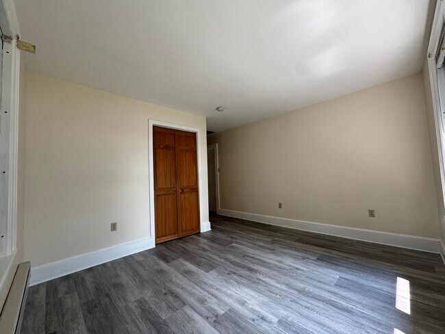 Unit 2S livingroom - 9R Lake Dr