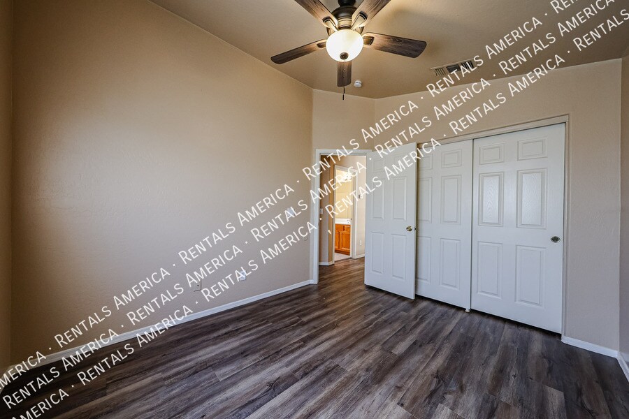 Building Photo - 10060 E Capri Ave