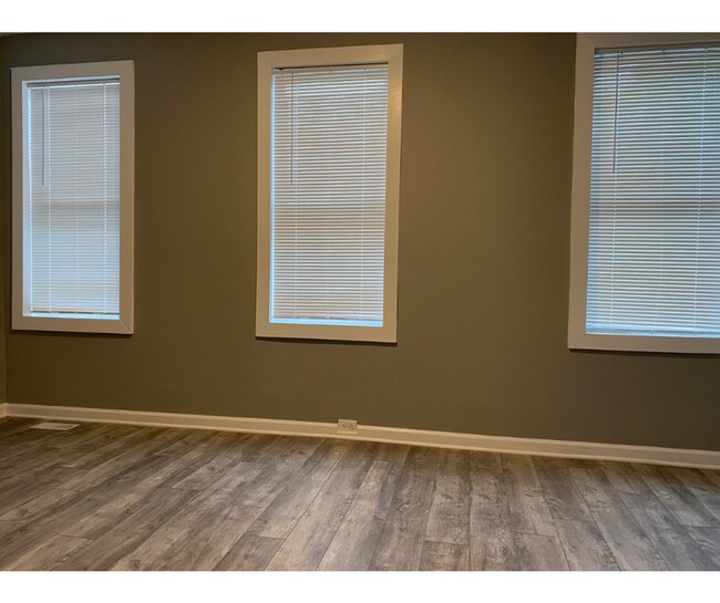 Building Photo - 2922 Grantley Ave