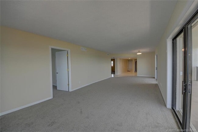 Building Photo - 10044 S Ocean Dr