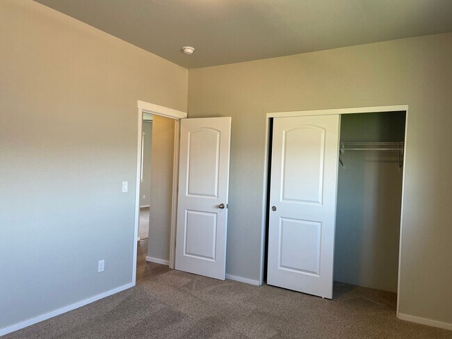 Building Photo - Newer-Very Nice 2 Bedroom 1 Bath Upstairs Noise Free Apartment****HALF OFF FIRST FULL MONTHS RENT...