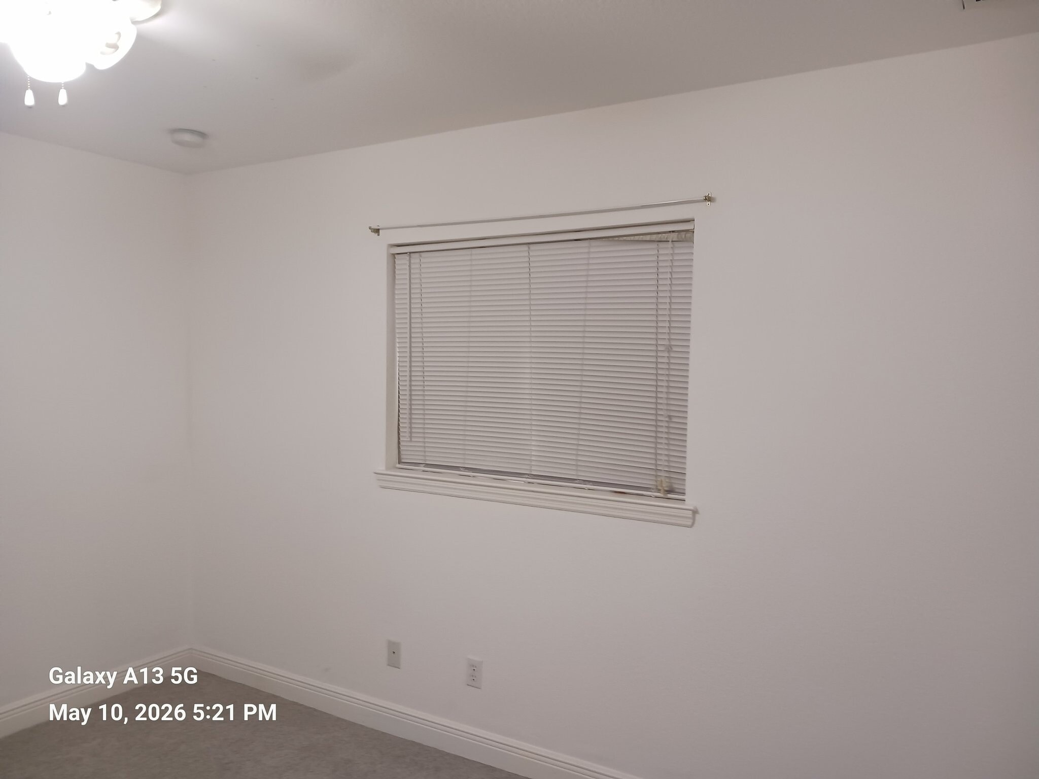 Building Photo - 711 SE 12th Ct