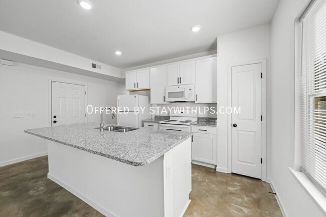 Building Photo - 1571 Court Ave