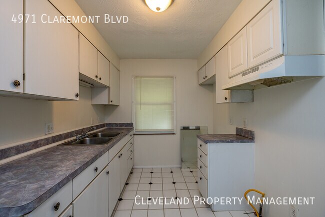 Building Photo - Charming Garfield Hts. Home