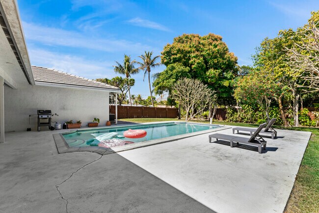 Building Photo - 401 NE 10th Terrace